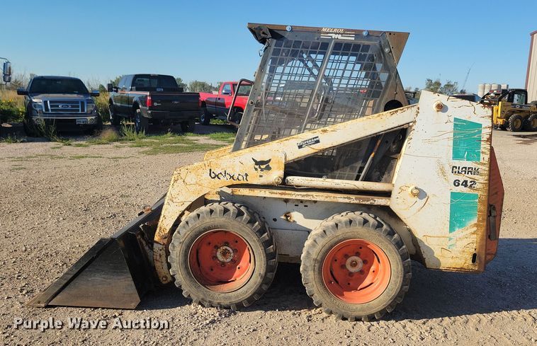 image for item JO9389 1983 Bobcat 642 skid steer loader