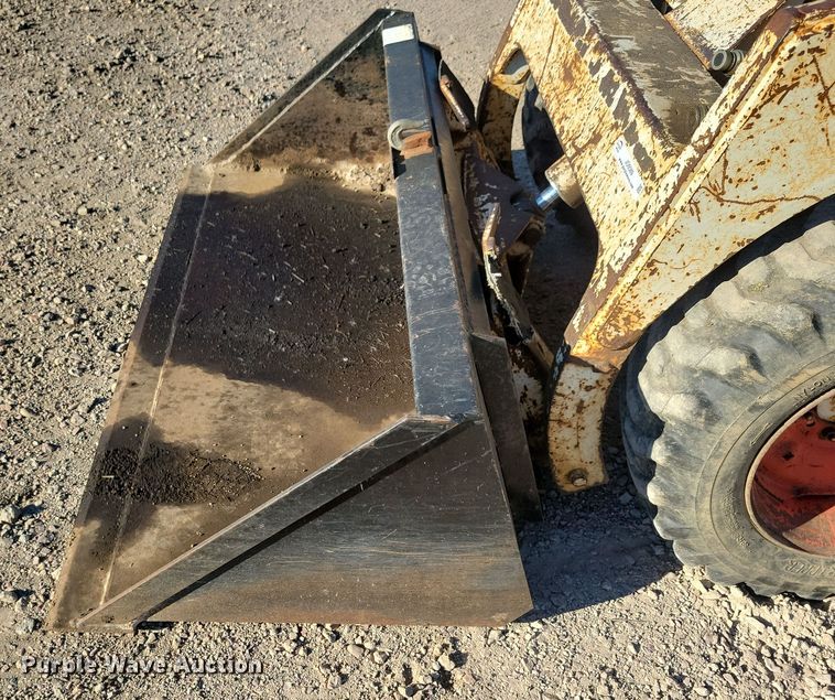 image for item JO9389 1983 Bobcat 642 skid steer loader