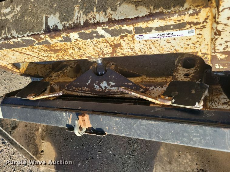 image for item JO9389 1983 Bobcat 642 skid steer loader