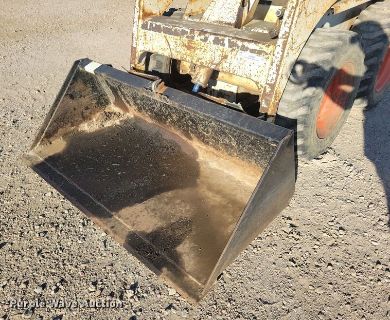 image for item JO9389 1983 Bobcat 642 skid steer loader