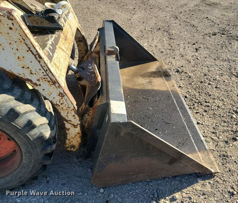 image for item JO9389 1983 Bobcat 642 skid steer loader