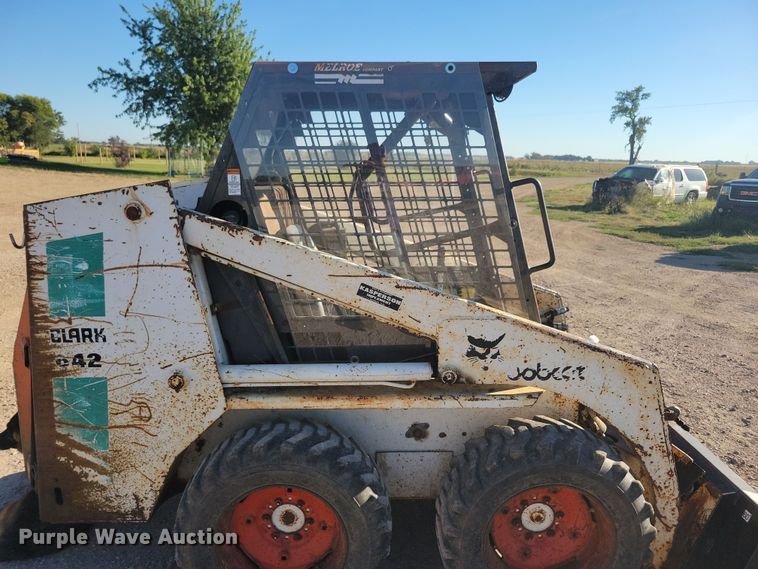 image for item JO9389 1983 Bobcat 642 skid steer loader