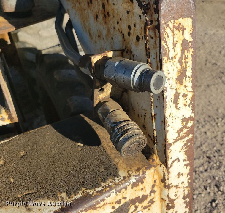 image for item JO9389 1983 Bobcat 642 skid steer loader