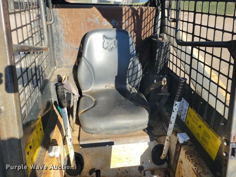 image for item JO9389 1983 Bobcat 642 skid steer loader