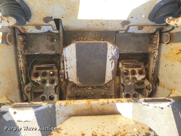 image for item JO9389 1983 Bobcat 642 skid steer loader