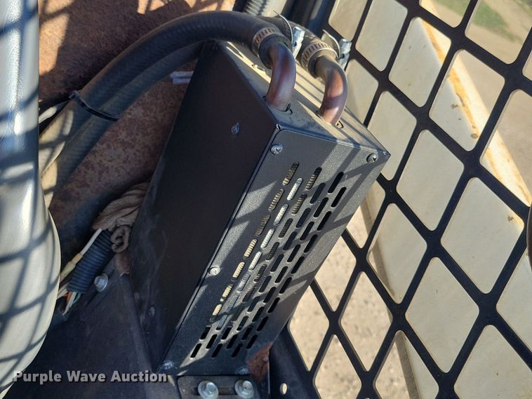 image for item JO9389 1983 Bobcat 642 skid steer loader