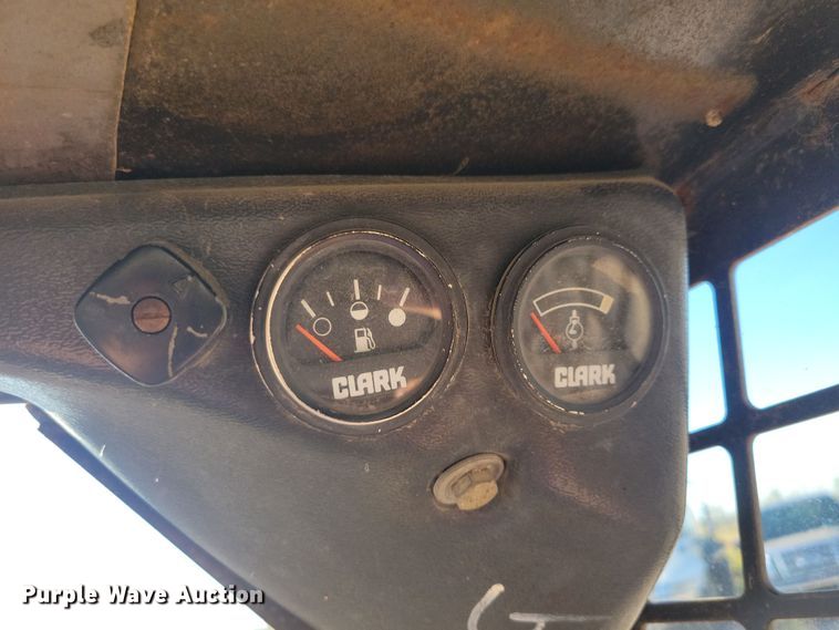 image for item JO9389 1983 Bobcat 642 skid steer loader