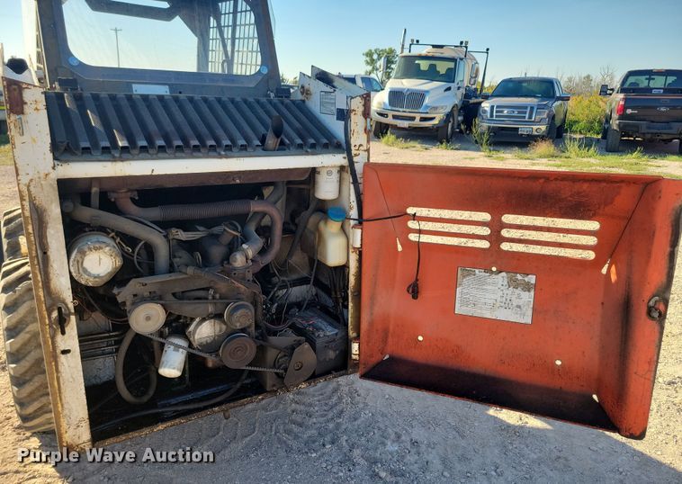 image for item JO9389 1983 Bobcat 642 skid steer loader