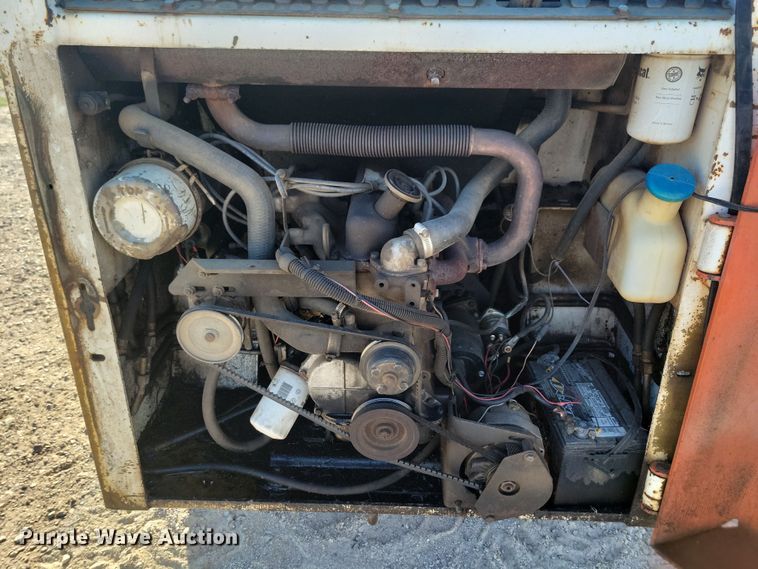 image for item JO9389 1983 Bobcat 642 skid steer loader