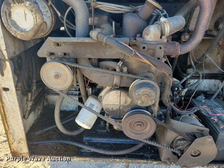 image for item JO9389 1983 Bobcat 642 skid steer loader