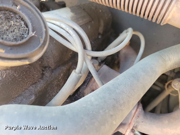 image for item JO9389 1983 Bobcat 642 skid steer loader