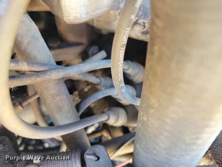 image for item JO9389 1983 Bobcat 642 skid steer loader