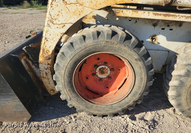 image for item JO9389 1983 Bobcat 642 skid steer loader