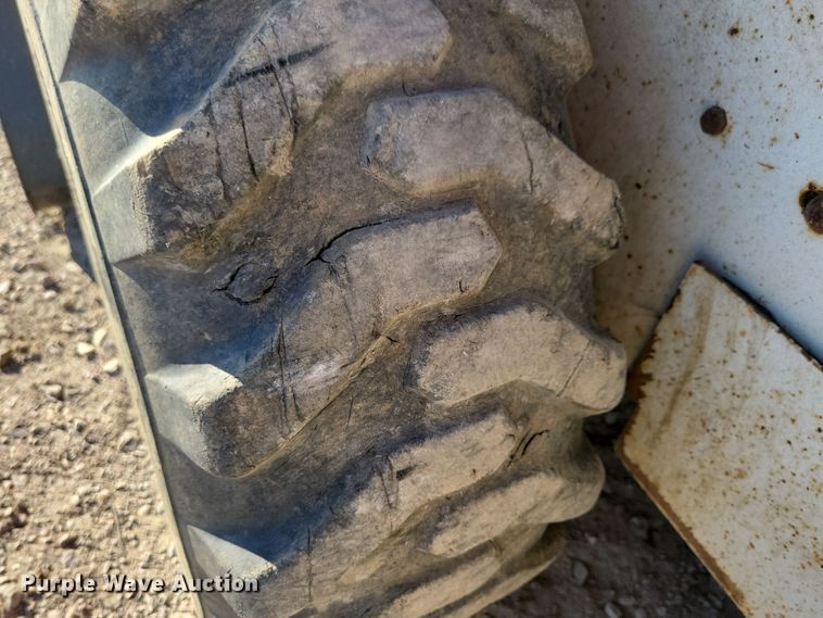 image for item JO9389 1983 Bobcat 642 skid steer loader