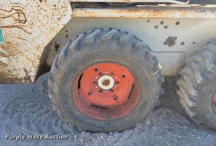 image for item JO9389 1983 Bobcat 642 skid steer loader