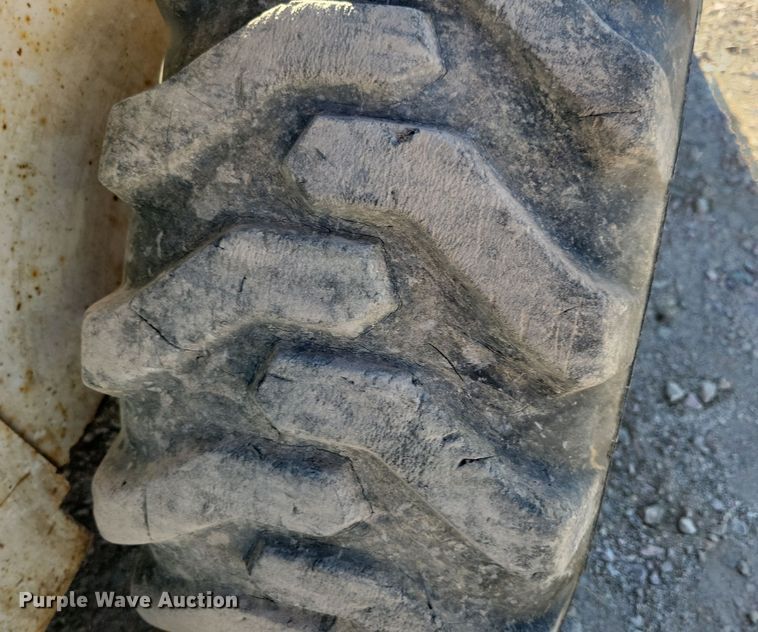 image for item JO9389 1983 Bobcat 642 skid steer loader