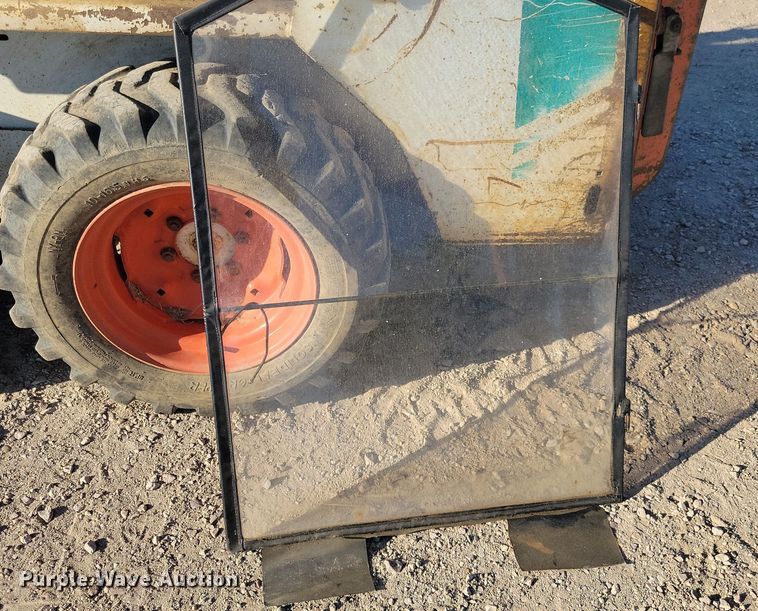 image for item JO9389 1983 Bobcat 642 skid steer loader