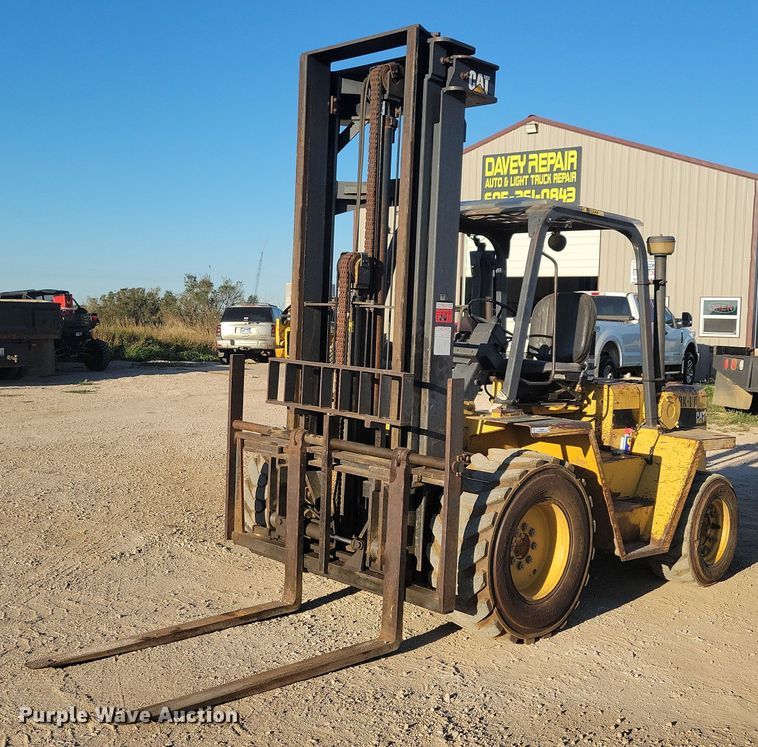 image for item JO9390 Caterpillar forklift