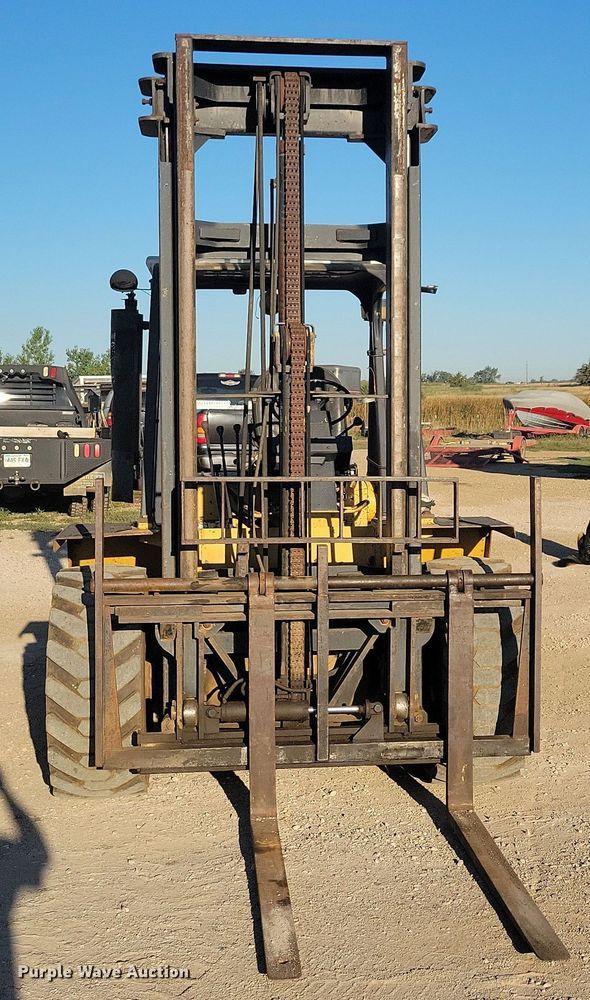 image for item JO9390 Caterpillar forklift