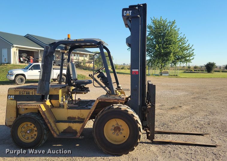 image for item JO9390 Caterpillar forklift