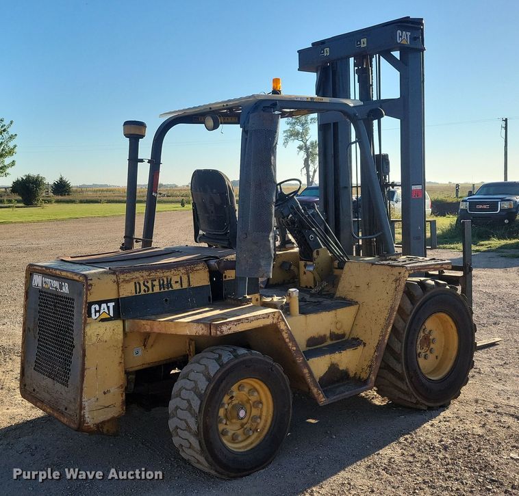 image for item JO9390 Caterpillar forklift