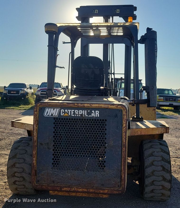 image for item JO9390 Caterpillar forklift