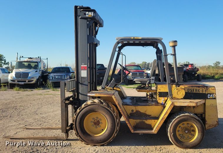 image for item JO9390 Caterpillar forklift