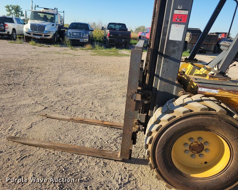 image for item JO9390 Caterpillar forklift