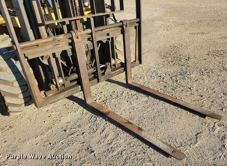 image for item JO9390 Caterpillar forklift