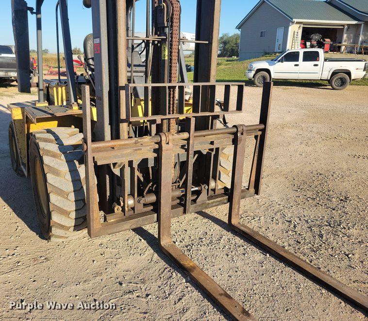 image for item JO9390 Caterpillar forklift