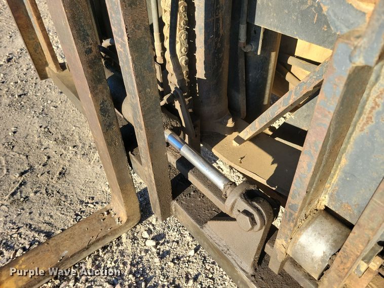 image for item JO9390 Caterpillar forklift