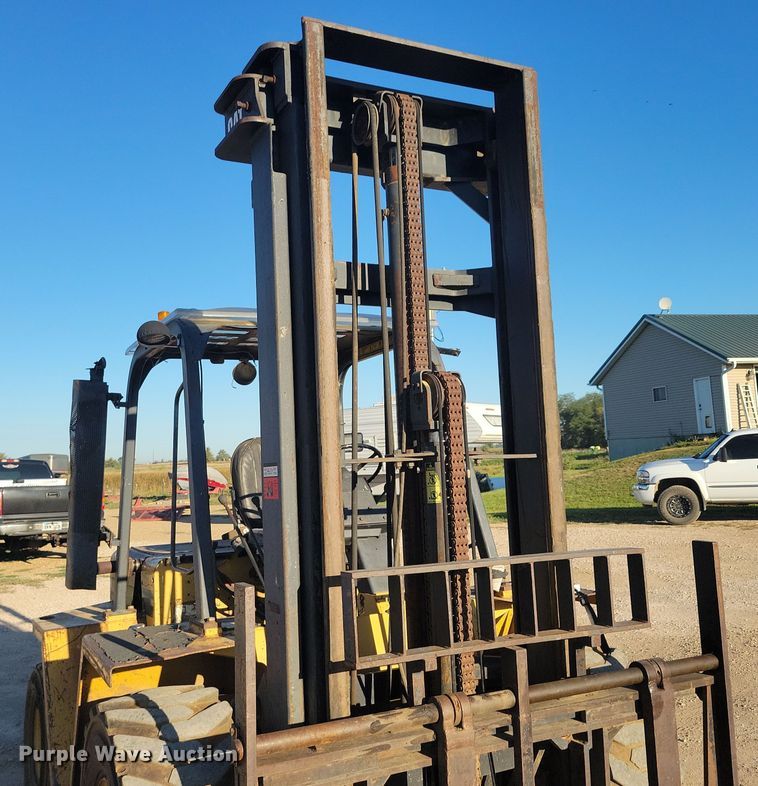 image for item JO9390 Caterpillar forklift