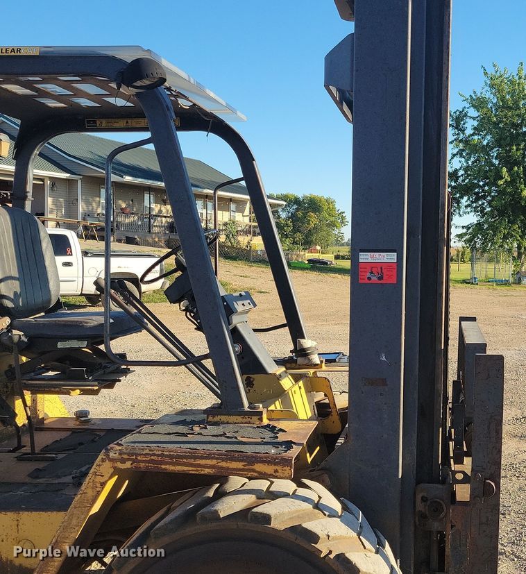 image for item JO9390 Caterpillar forklift
