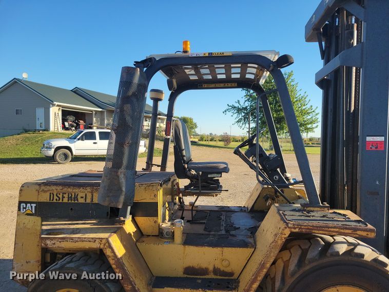 image for item JO9390 Caterpillar forklift