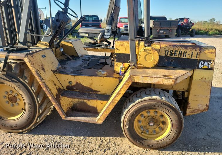 image for item JO9390 Caterpillar forklift