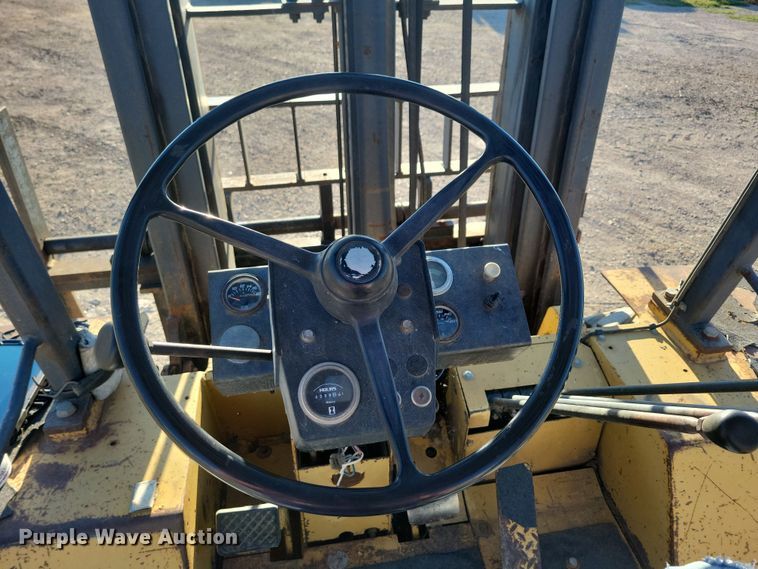 image for item JO9390 Caterpillar forklift