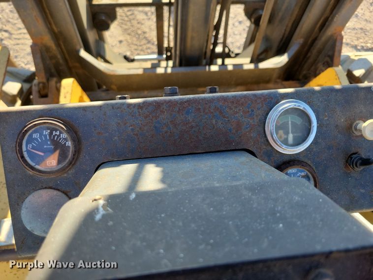 image for item JO9390 Caterpillar forklift