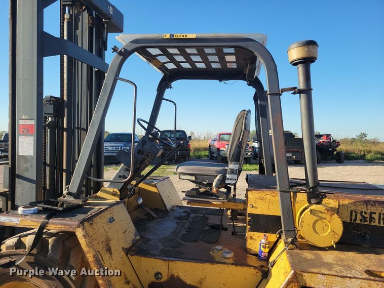 image for item JO9390 Caterpillar forklift