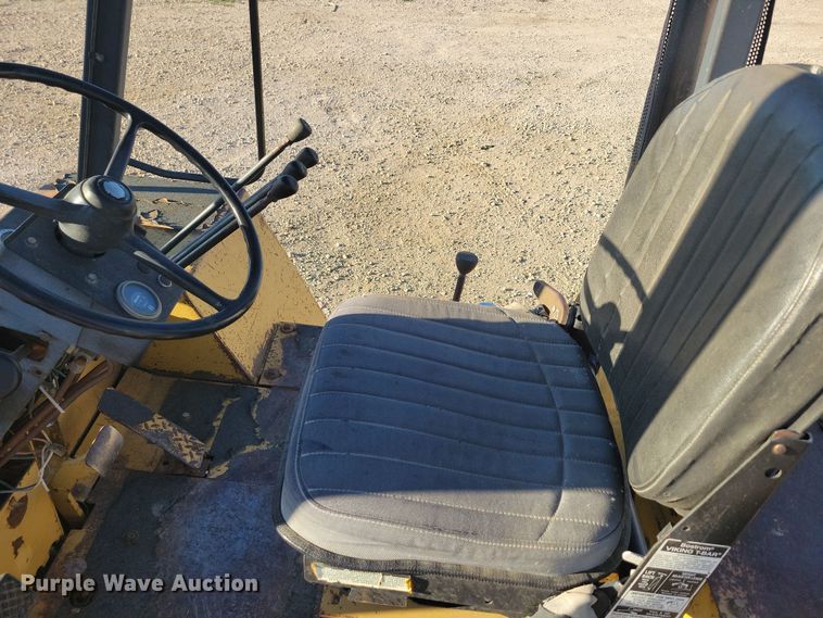 image for item JO9390 Caterpillar forklift