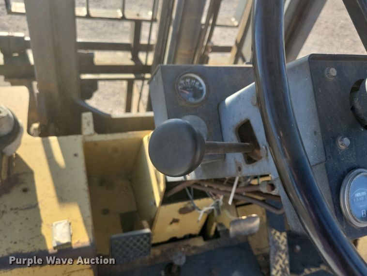 image for item JO9390 Caterpillar forklift