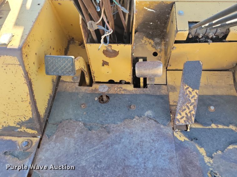 image for item JO9390 Caterpillar forklift