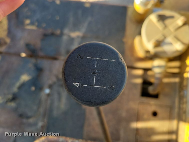 image for item JO9390 Caterpillar forklift