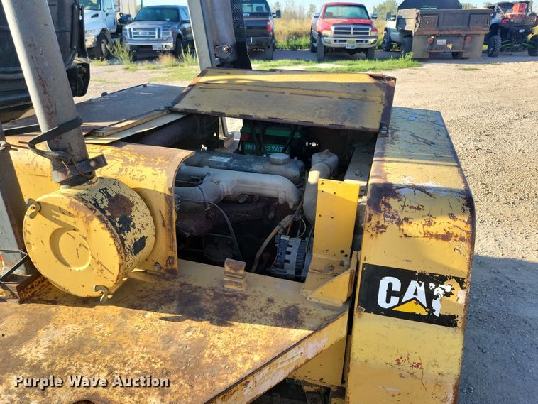 image for item JO9390 Caterpillar forklift