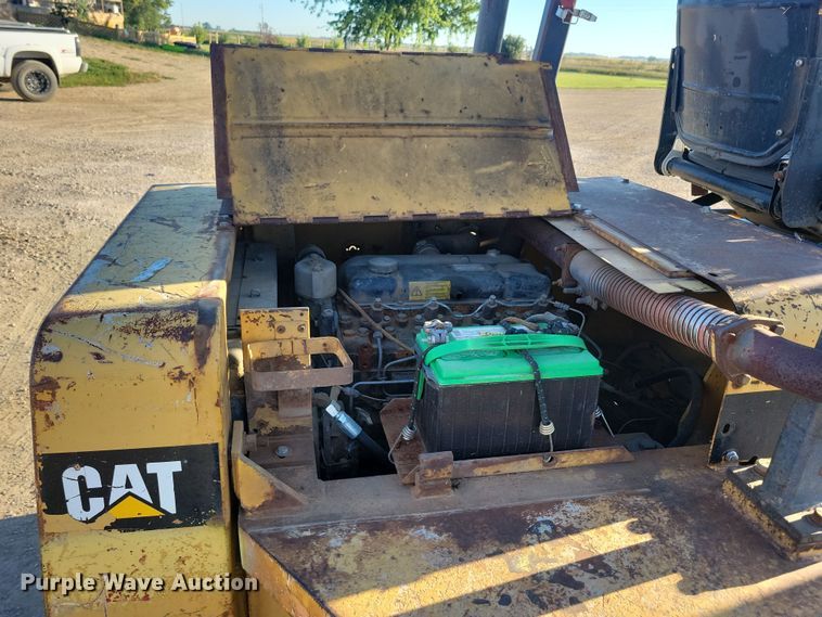 image for item JO9390 Caterpillar forklift
