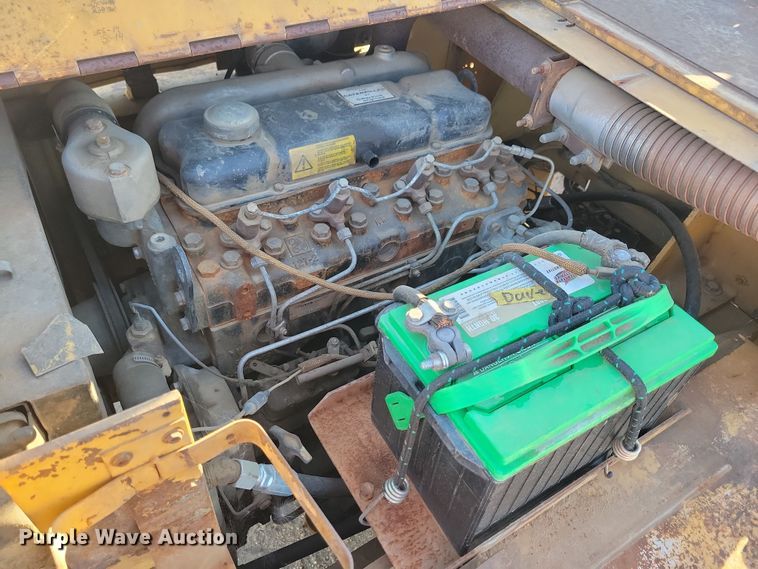 image for item JO9390 Caterpillar forklift