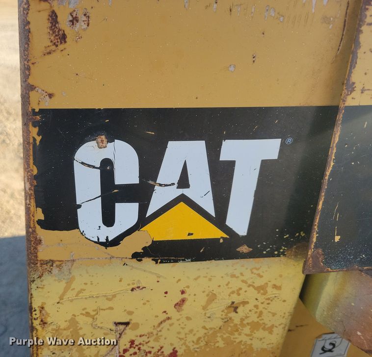 image for item JO9390 Caterpillar forklift