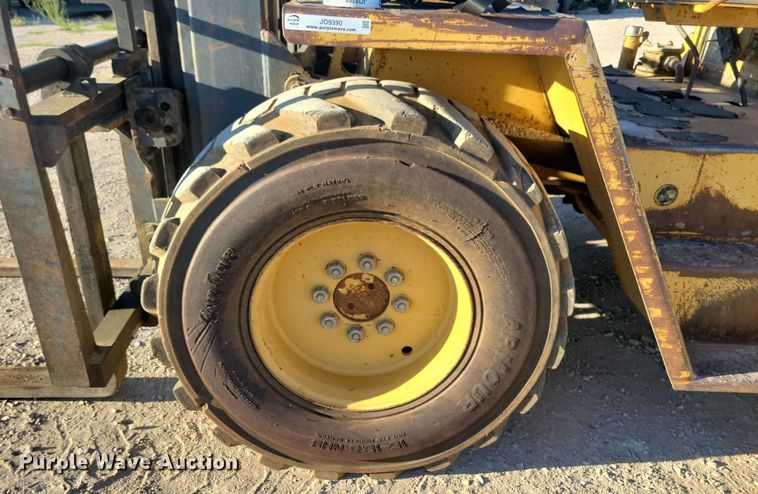 image for item JO9390 Caterpillar forklift