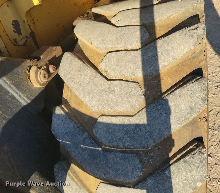 image for item JO9390 Caterpillar forklift