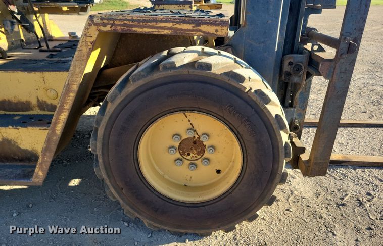 image for item JO9390 Caterpillar forklift