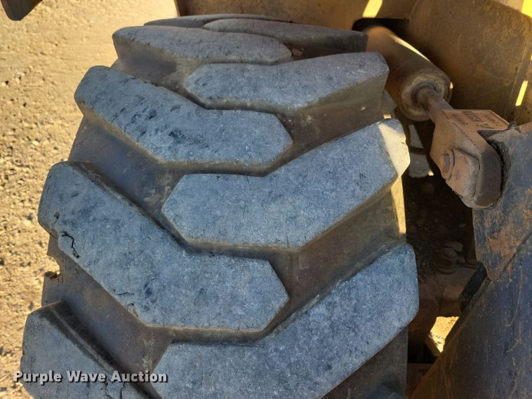 image for item JO9390 Caterpillar forklift